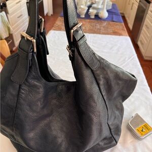 leather non-structured tote is made in Italy